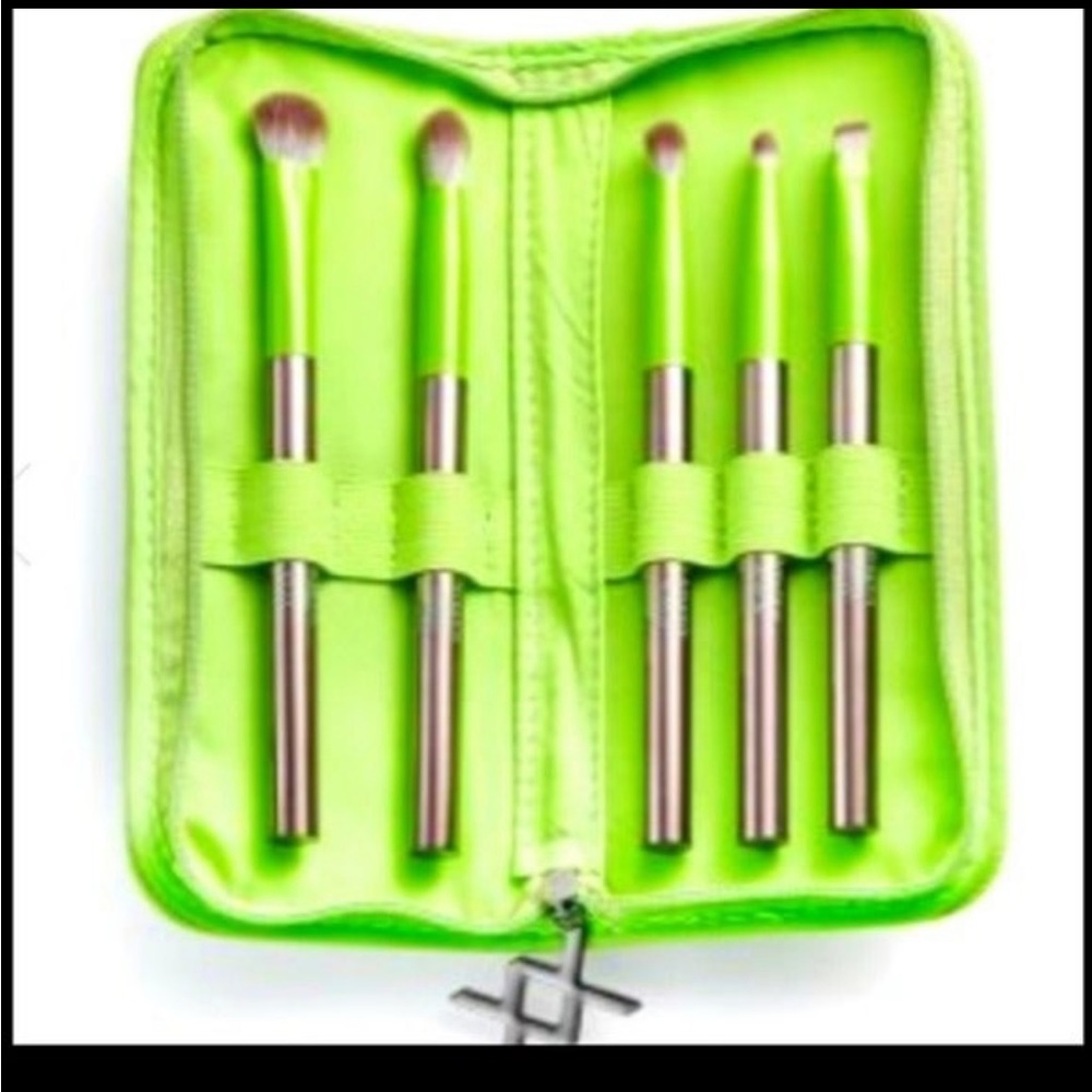 Revolution Makeup Matrix Brush Set